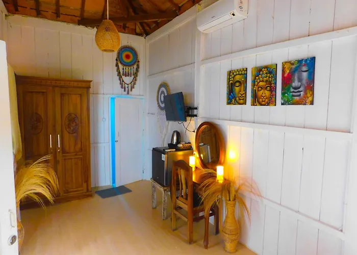 Hotel Lotus & Teak